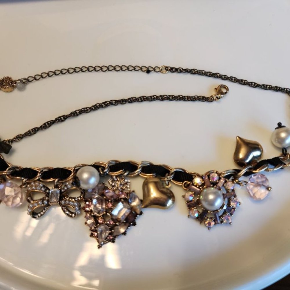 BETSEY JOHNSON HEART AND BOW NECKLACE PINK BLACK AND GOLD